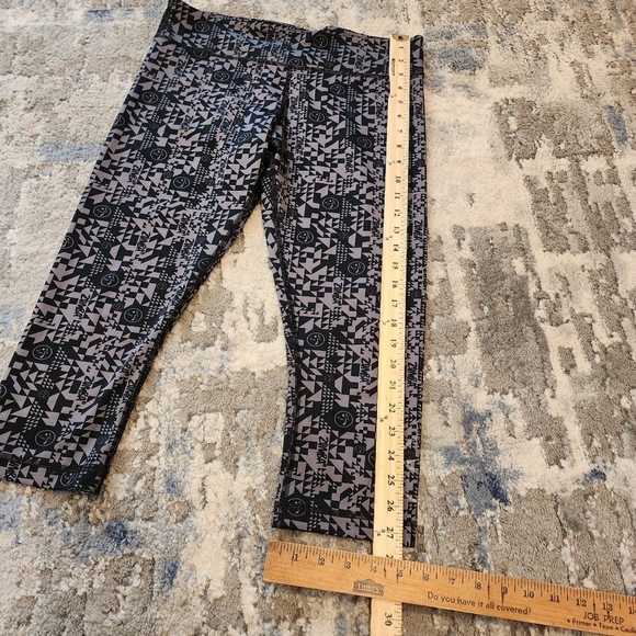Zumba cropped leggings.  Size medium - Picture 14 of 16